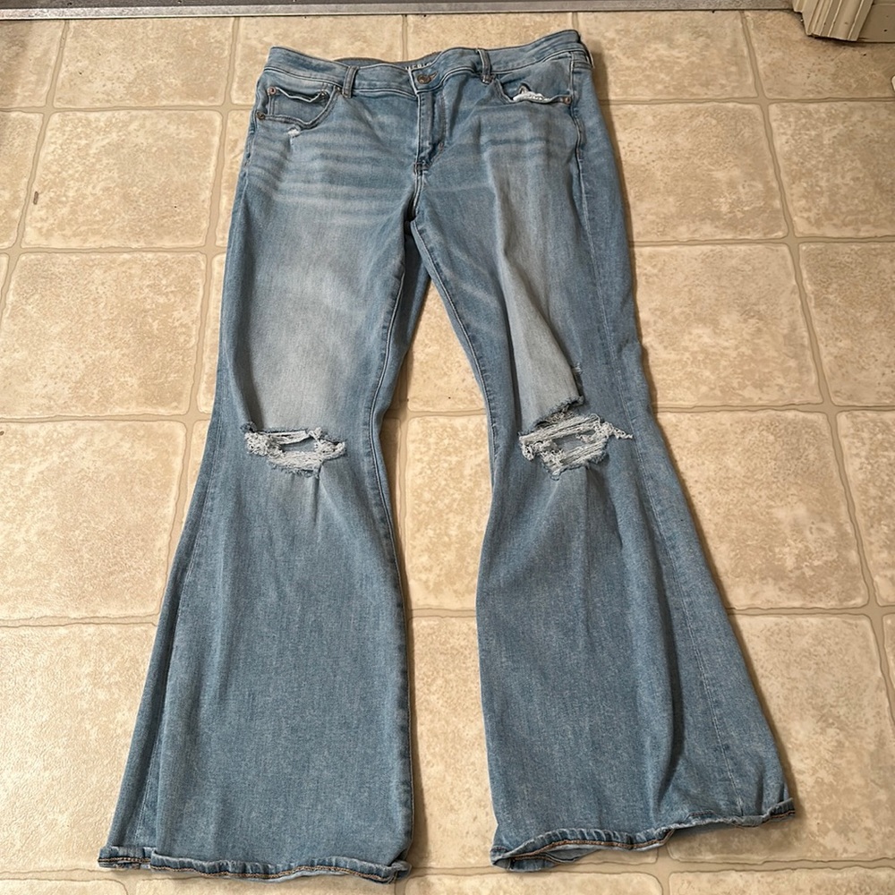 EUC low rise flare light wash AEO boho jeans